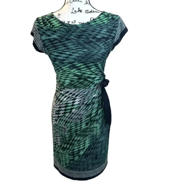- JUST… TAYLOR DRESS GREEN & BLACK PRINT MIDI SCOOP NECK DRESS SIZE 10 - Picture 1 of 7